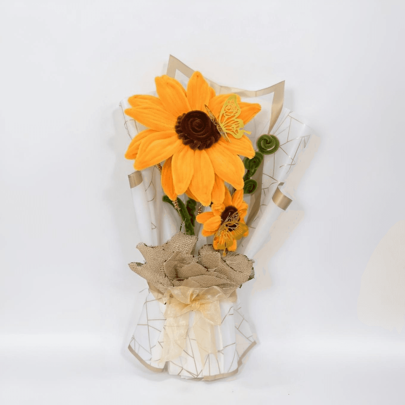 Golden Sunflower Delight – A cheerful celebration cake adorned with vibrant sunflowers.